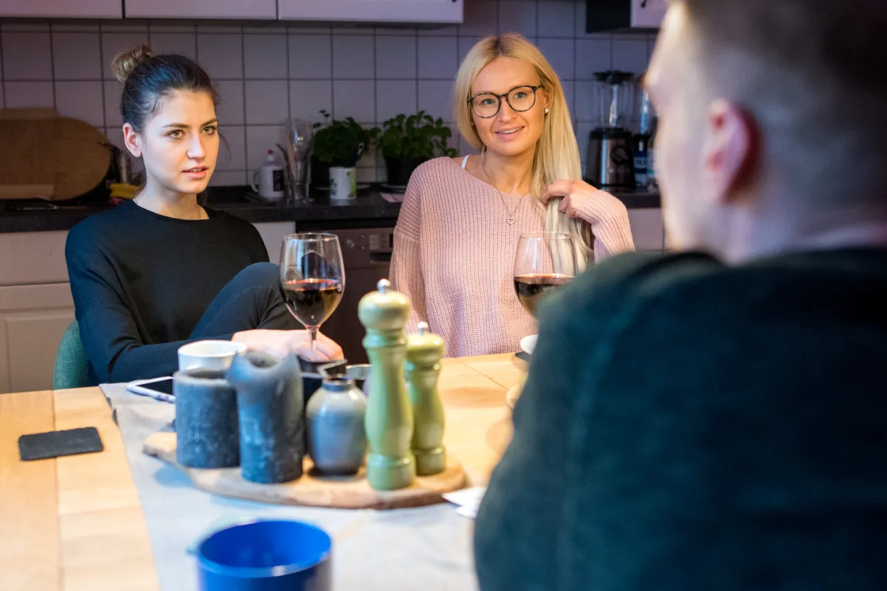 Studierende in der Wohnung