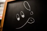 Eine Tafel mit Smiley