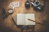 Weltkarte, Brille, Buch, Lupe