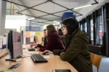 Studierende am PC