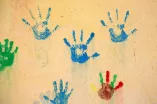 Bunte Kinder Handabdrücke