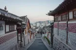 Blick durch eine Straße in Seoul