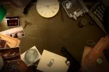 Escape Room Utensilien auf einem Tisch