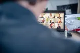 Bildschirm mit Online-Meeting