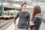 Zwei Studierende an der U35-Station Ruhr-Universität