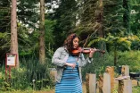A woman playing the Violin in the Botanical Gardens 