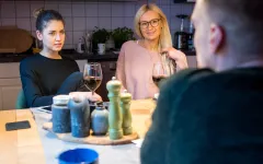 Studierende in der Wohnung