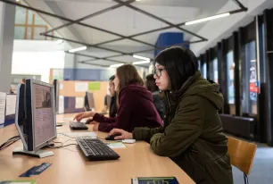 Studierende am PC