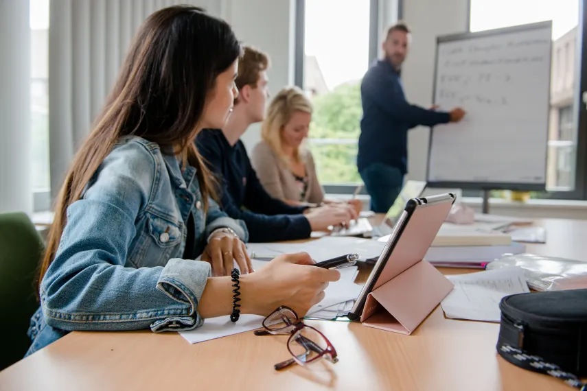 Studierende im Seminar (Studium und Lehre)