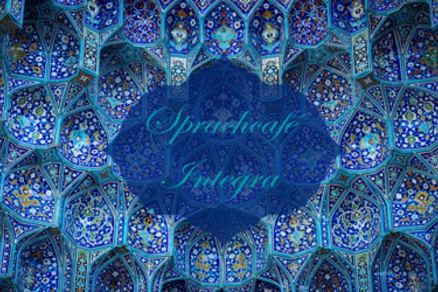 Blauer Hintergrund mit Mosaikmuster und Sprachcafé Integra Schriftzug 