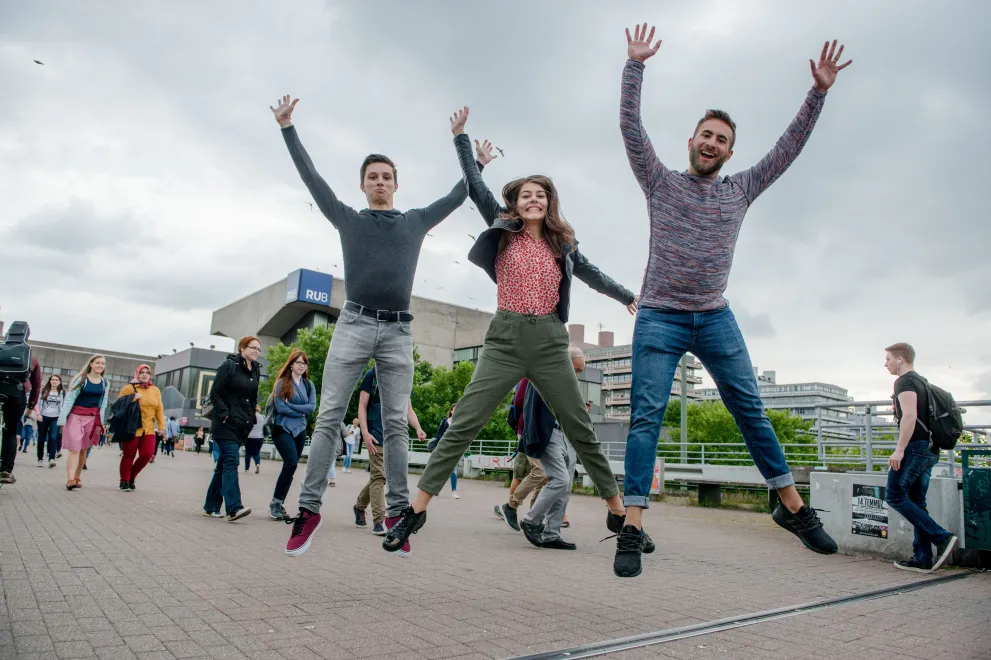 Studierende auf RUB Campus
