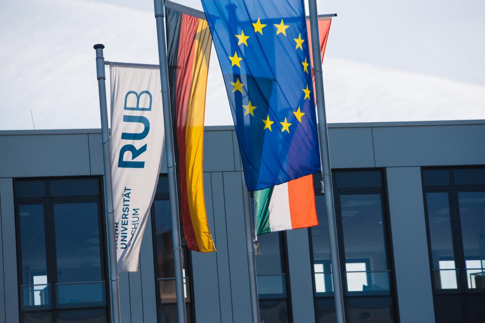Flaggen der RUB, Deutschland, NRW und EU