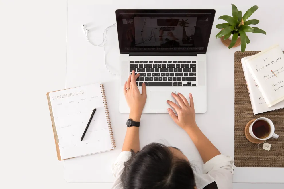 Laptop Arbeiten Ausfüllen