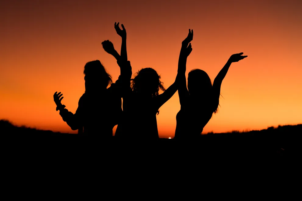 Dancing people